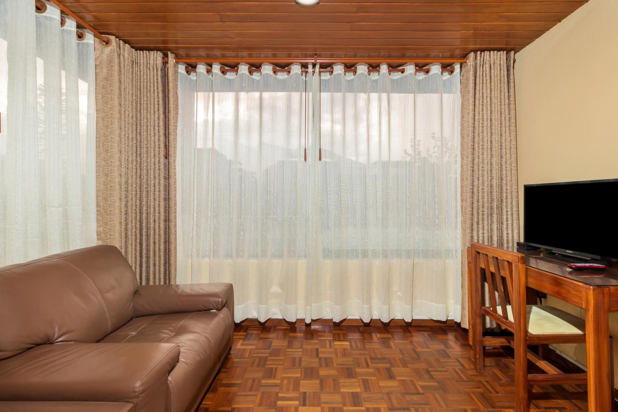 Hotel La Cartuja Кито Екстериор снимка