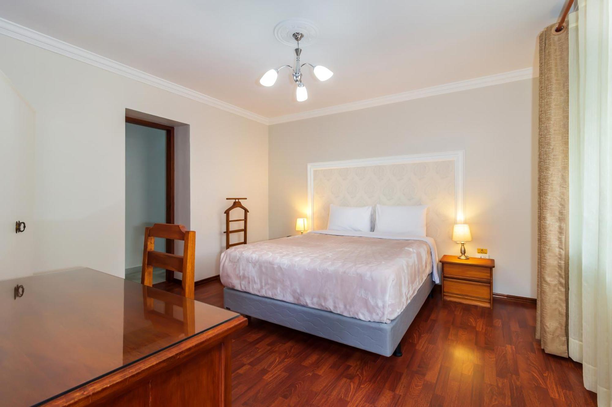Hotel La Cartuja Кито Екстериор снимка