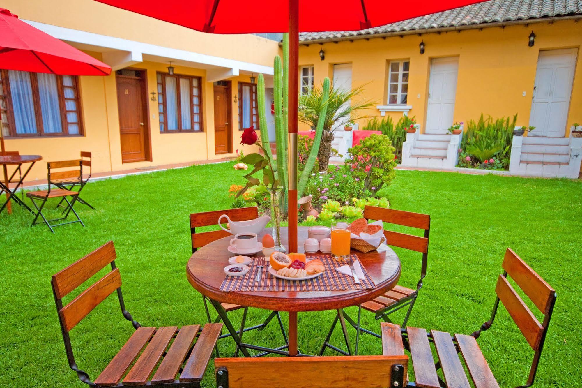 Hotel La Cartuja Кито Екстериор снимка